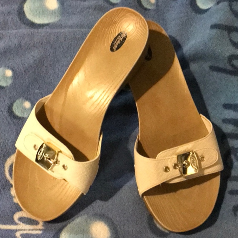 Size 8 medium Dr Scholls sandals.  Man made materials.  White